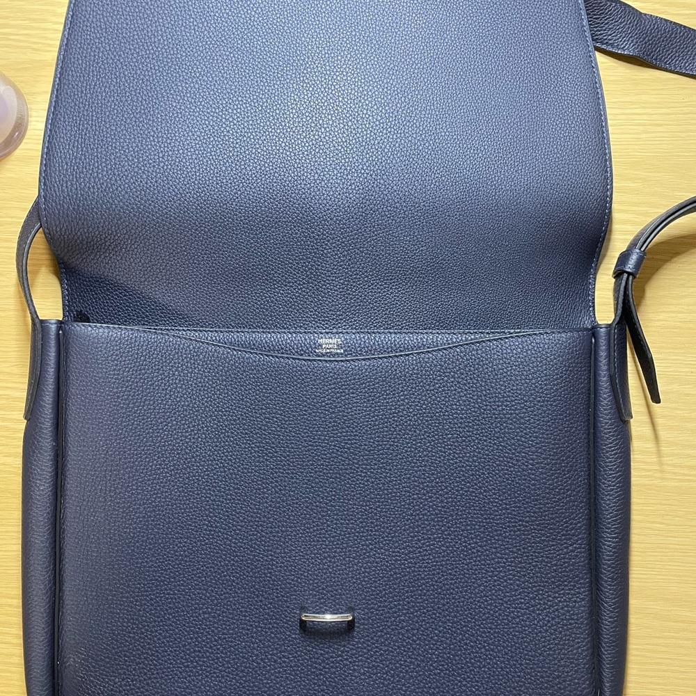 Hermes Steve Light Messenger Bag - Picture 5 of 5